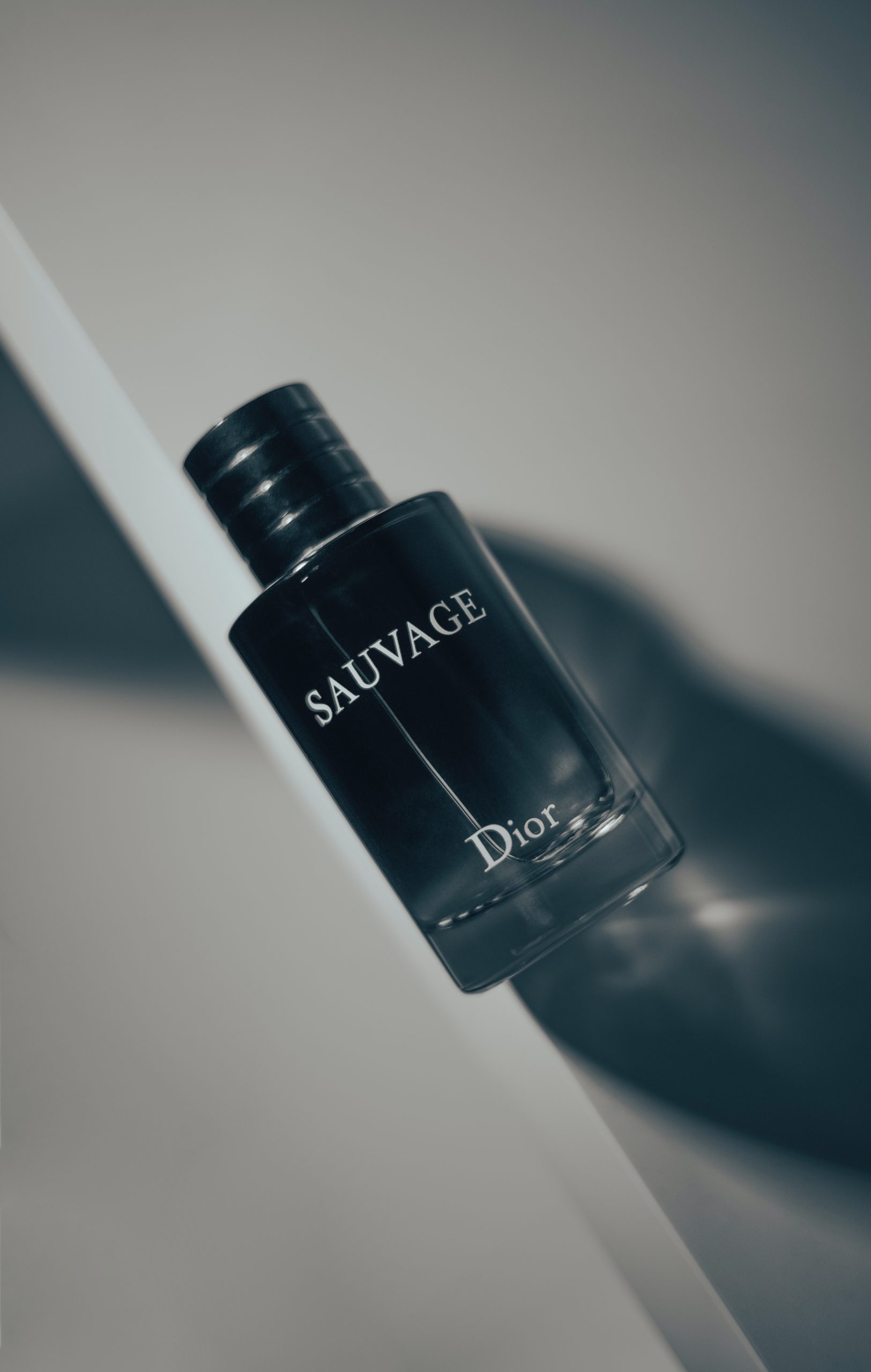 Cadouri cu parfum și prezență: cum se construiește un mesaj memorabil pentru el Cadouri cu parfum și prezență: cum se construiește un mesaj memorabil pentru el